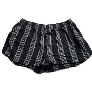 Universal Thread M black and white stripe casual short with pockets